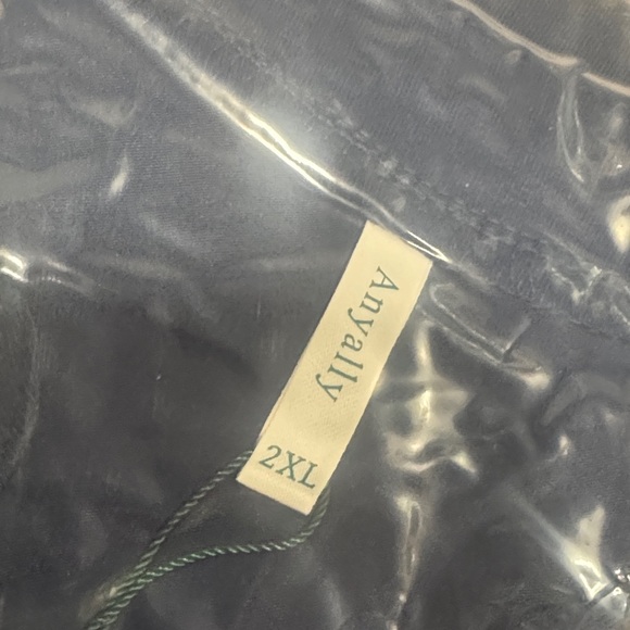 Chic Navy V-Neck Blouse for Women - Picture 6 of 6